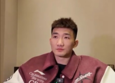咋形容你和王博的關(guān)系？孫銘徽：像家人 他訓(xùn)練&生活中很照顧我們