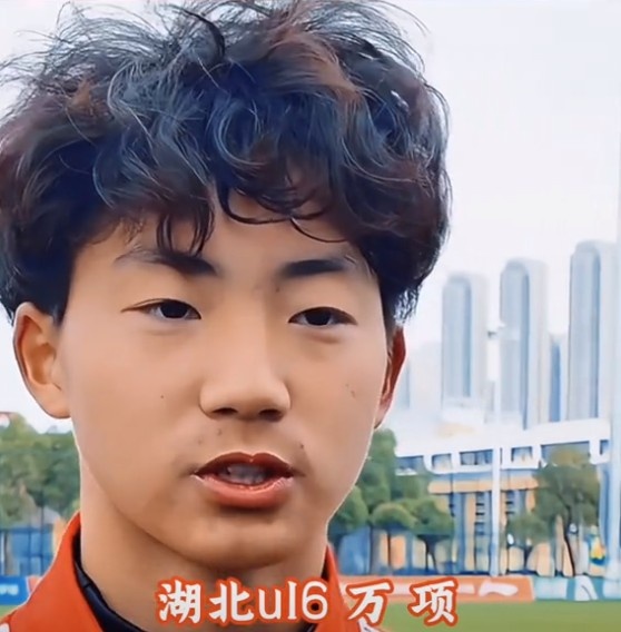 萬項談全運會吊射破門：發(fā)現(xiàn)門將站位不是很好，就很自信的射門