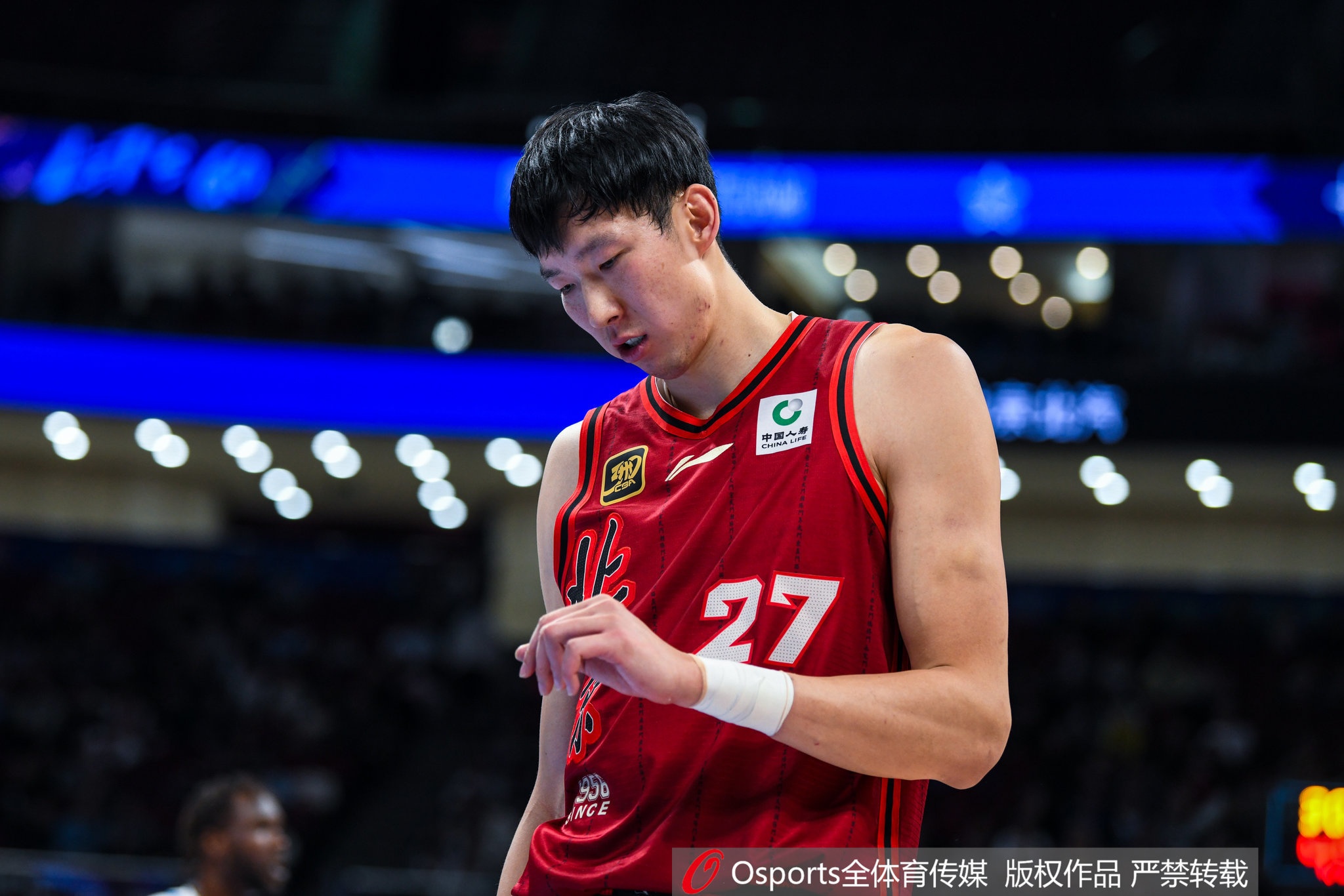 不妙！趙探長：首鋼醫(yī)院建議周琦進行結膜縫合手術 待權威復診！